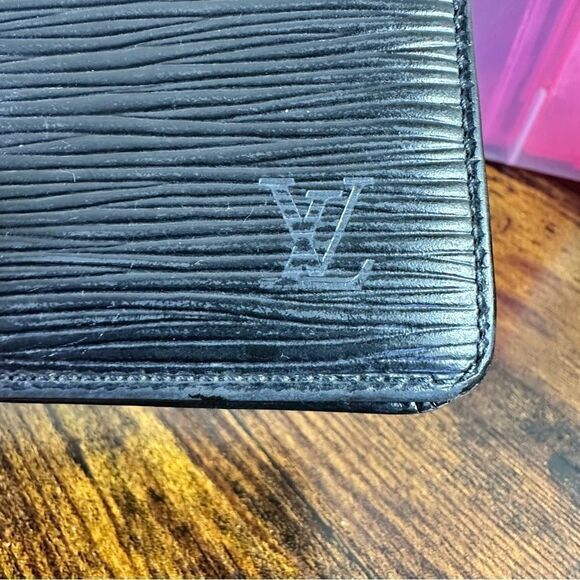 Louis Vuitton Epi Leather Slim Bifold Wallet W/ Certificate of Authenticity - Picture 7 of 13